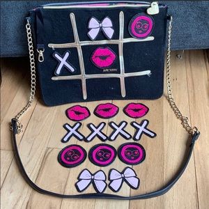 Betsey Johnson Super Adorable purse tic tax toe ❤️ 💋
